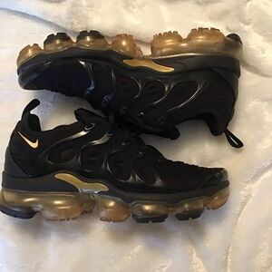 Nike Air Vapormax Plus Black Metallic Gold, Men’s Size 8.5 Shoes